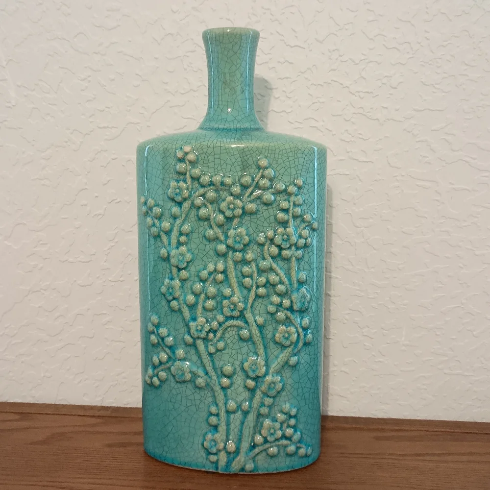 Chinese Crackle Porcelain Floral Embossed Celadon Decorative Bottle Vase